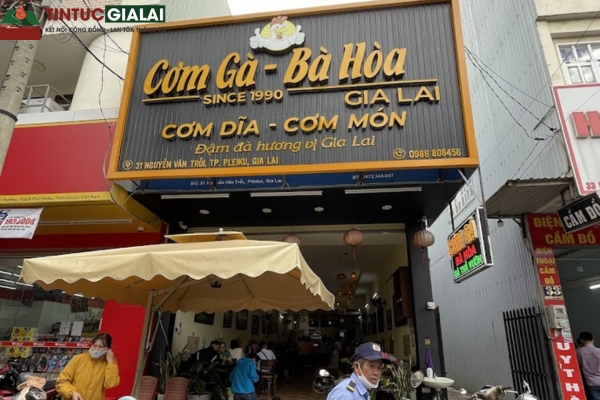 Cơm Gà Bà Hòa Pleiku – Quán Cơm Gà Xối Mỡ & Cơm Gà Phố Núi Tại Gia Lai
