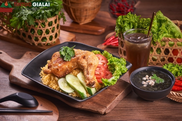 Cơm Gà Xối Mỡ 142 Pleiku – Quán Cơm Gà Xối Mỡ & Cơm Gà Phố Núi Tại Gia Lai