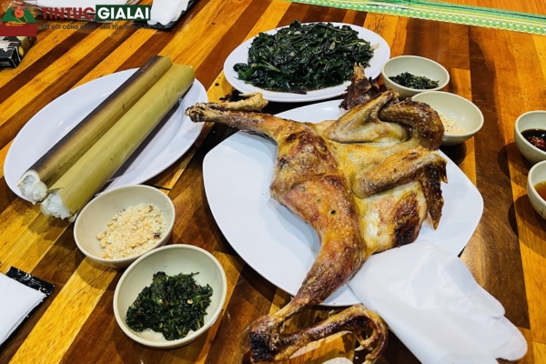 Cơm Lam Gà Nướng Bazan Pleiku – Quán Nhậu & Ẩm Thực Đêm Phố Núi Uy Tín