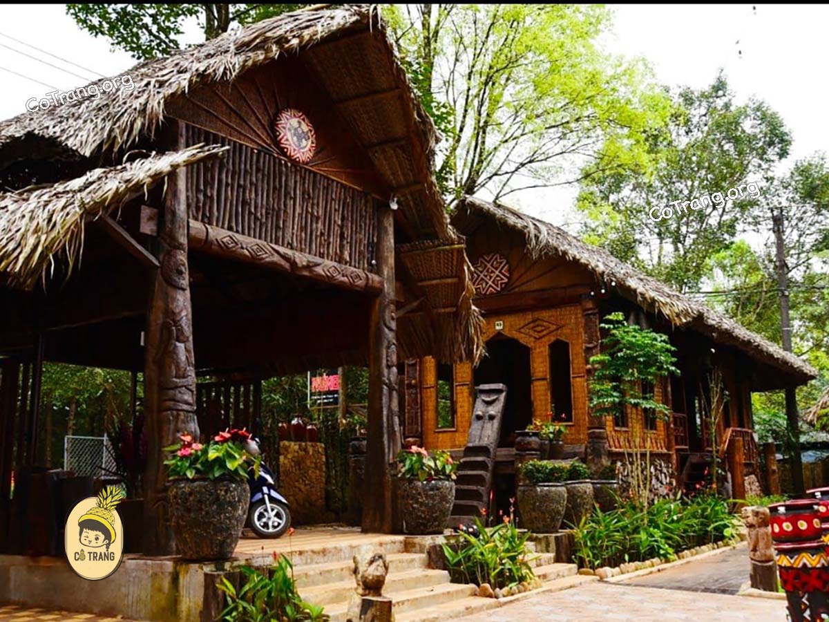 Nhà Hàng Tơ Nưng Biển Hồ – Đặc Sản Gà Nướng Cơm Lam Gia Lai